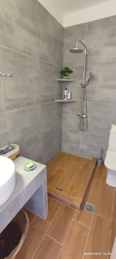 Kini White Lotus Seaside Apartment מראה חיצוני תמונה